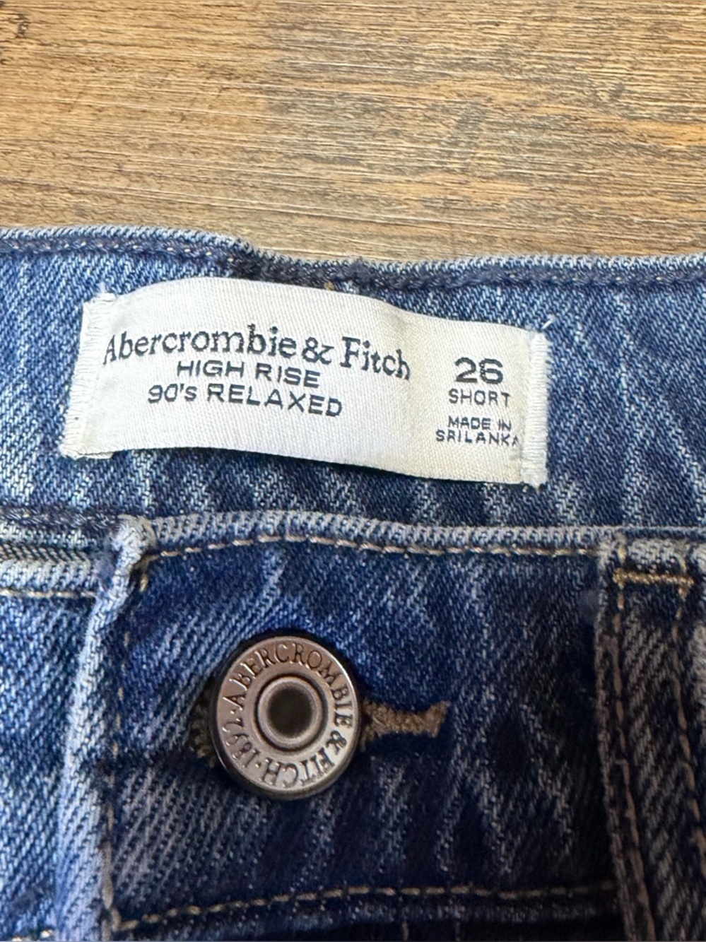 Abercrombie & Fitch 90s Relaxed High Rise Jeans Womens 26 Short Raw Hem Straight - Picture 3 of 11